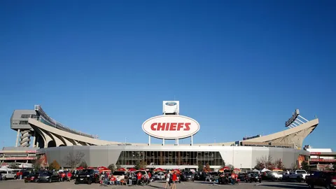 墨尔本胜利因球迷骚乱受罚，澳足协宣布：罚款45万美元并扣10分积分